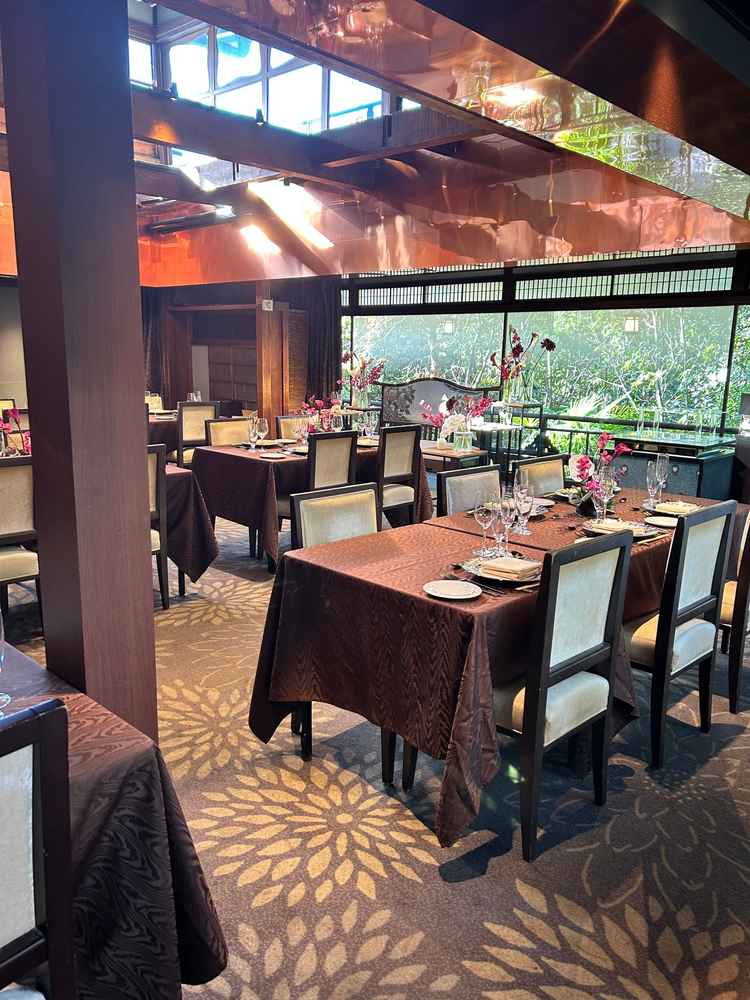 小会場は四角テーブルで和モダン