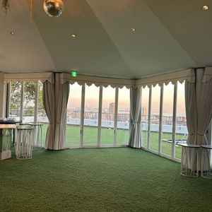 屋根裏部屋のような雰囲気の秘密部屋