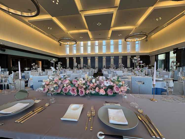 披露宴会場は4箇所で雰囲気が違う。2ndが気に入った。