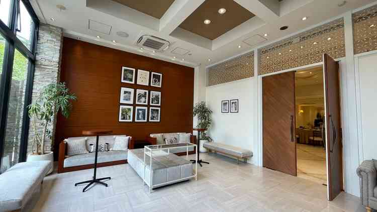 披露宴会場へ入る場所。ゲストの方の待合室にもなり、自分たちの写真なども飾ることができるとのこと。