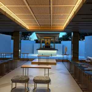 神社での式はもちろん、建物の中にも神殿がありました。こちらであれば友人も多く参加可能だそうです。