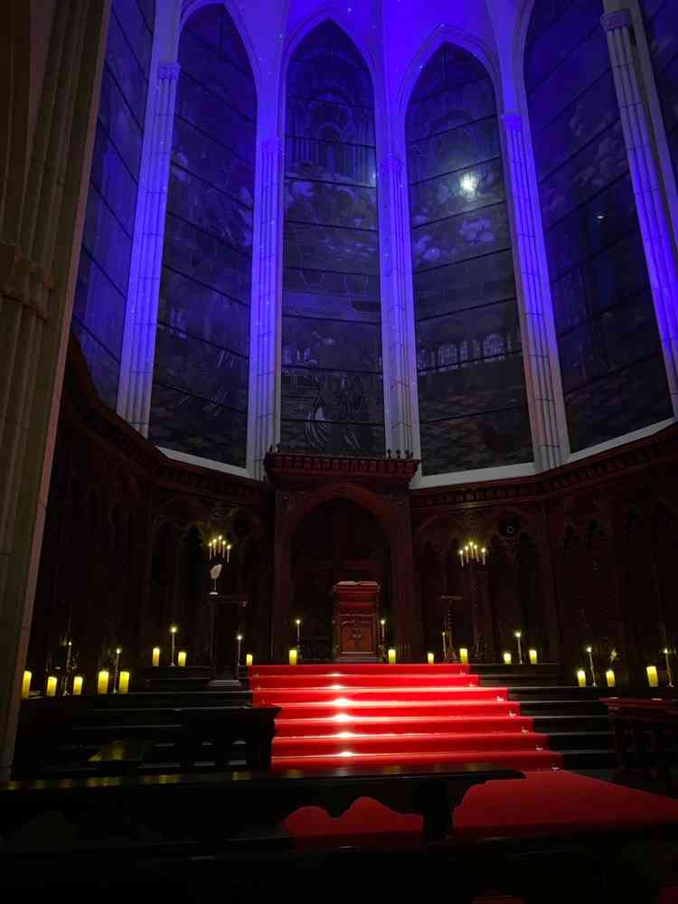 チャペルの写真。演出が幻想的でした。