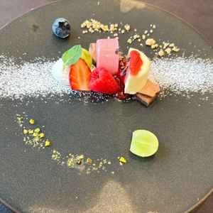 試食のデザートの写真。様々なフルーツを楽しめ、見た目も可愛く美味しかった。