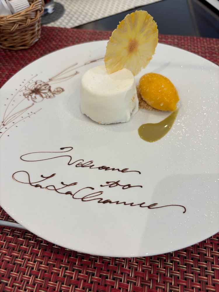 デザートのレアチーズケーキ
