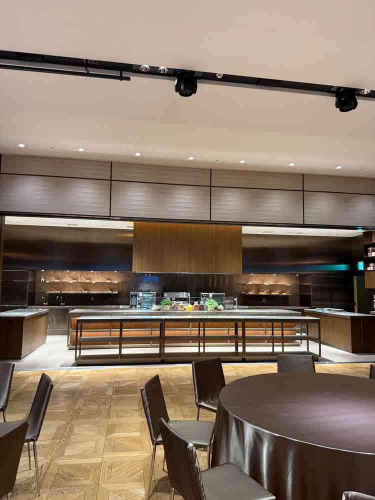 ライブキッチンのある披露宴会場はゲストと近い空間が作れる場だと思います。