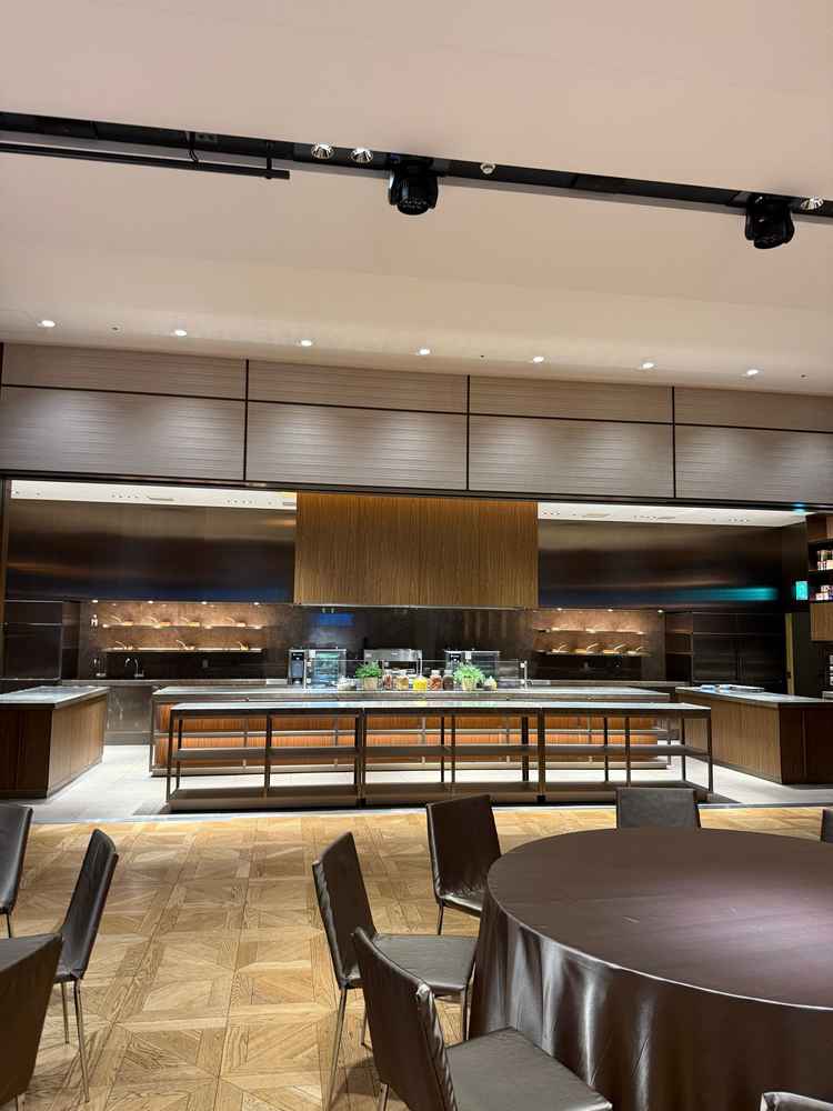 ライブキッチンのある披露宴会場はゲストと近い空間が作れる場だと思います。