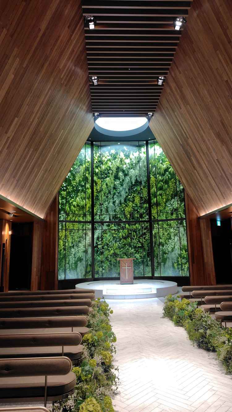 チャペルは天井が高く開放感がありました。