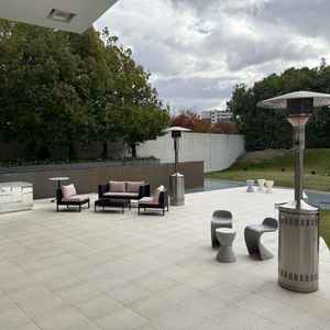 披露宴中に外でデザートビュッフェやアウトドアな演出をすることも可能とのこと。