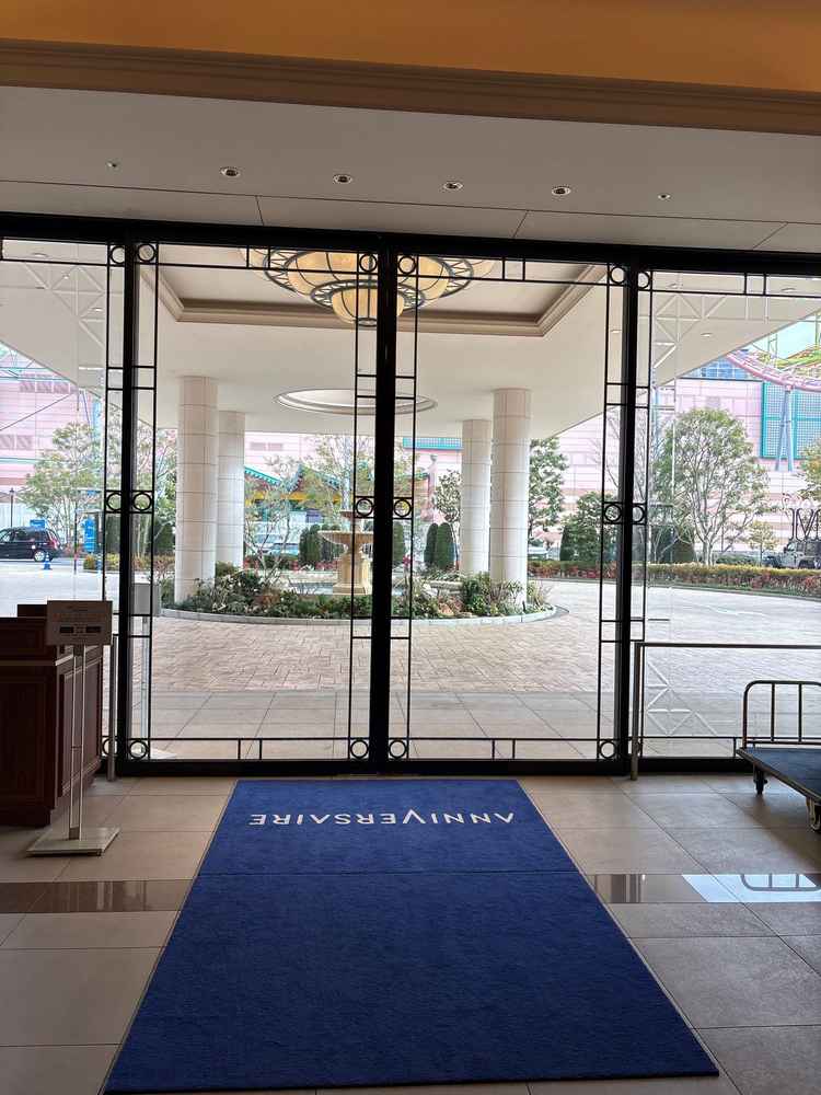 エントランスから豪華で非日常を味わえる結婚式場でした