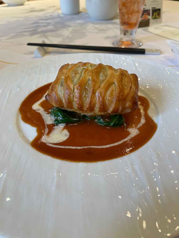 感動したのが、ヒラメのパイ包み。とっても美味しかった。