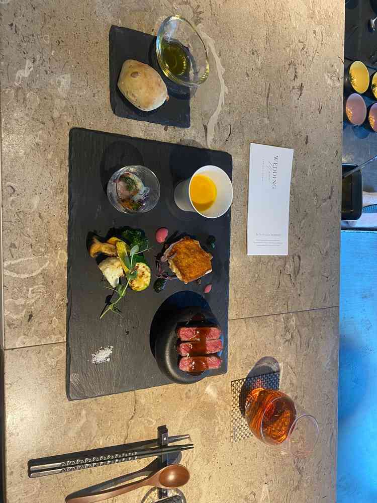 式場併設のレストランでいただいた試食。シェフから式の料理についてご説明があり、自由度が高いと感じた