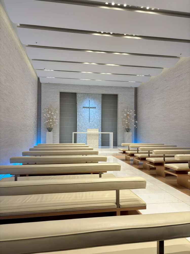 【ホワイトパールのように上品に輝くチャペル✨】とても神聖で上質な空間でした