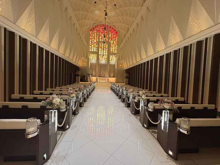 太陽がモチーフになっているチャペルで青とは一転して暖かみのあるチャペルで良かったです。