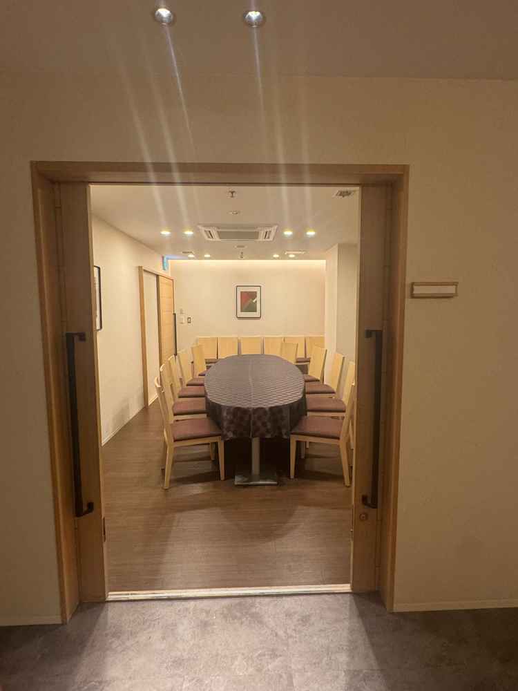 親族待合室が広く、両家用に2部屋あるのが魅力的でした。段差無しで躓きにくいのも良いと思いました。