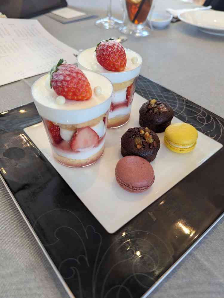 デザート。こちらも彩り豊かで可愛い