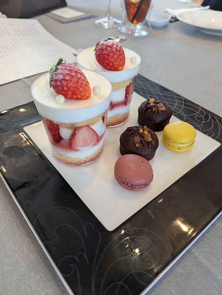 デザート。こちらも彩り豊かで可愛い