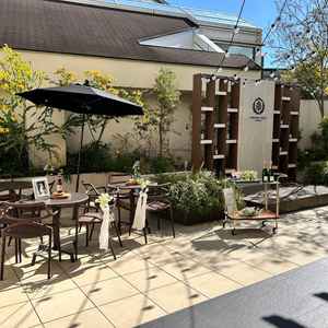 披露宴会場のガーデンスペースは広く、写真映えするスポットがあり、とてもよかった。