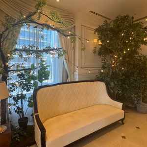 披露宴会場手前にミニスペースがあり、とても可愛かったです。このソファー周りがお気に入りでした。