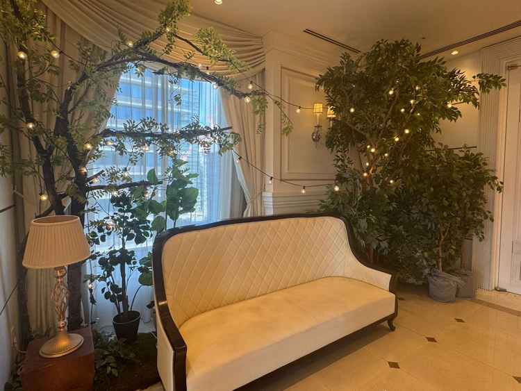 披露宴会場手前にミニスペースがあり、とても可愛かったです。このソファー周りがお気に入りでした。