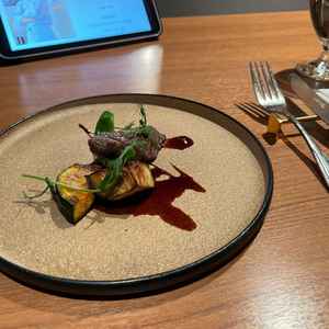 メイン料理の試食。牛ヒレ肉の試食をしました。付け合わせのお野菜まで味がしっかりしていて食べやすかった