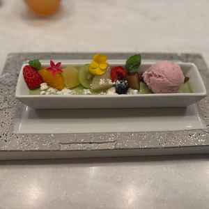 食後のデザートも試食することができました。見た目も華やかでゲストにも喜んでもらえると思いました。