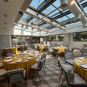 1番コンパクトな披露宴会場。どんな天気でも明るいとのことだった。