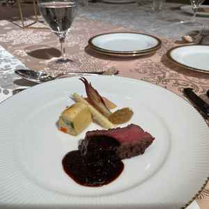 試食した味噌ソースのお肉料理