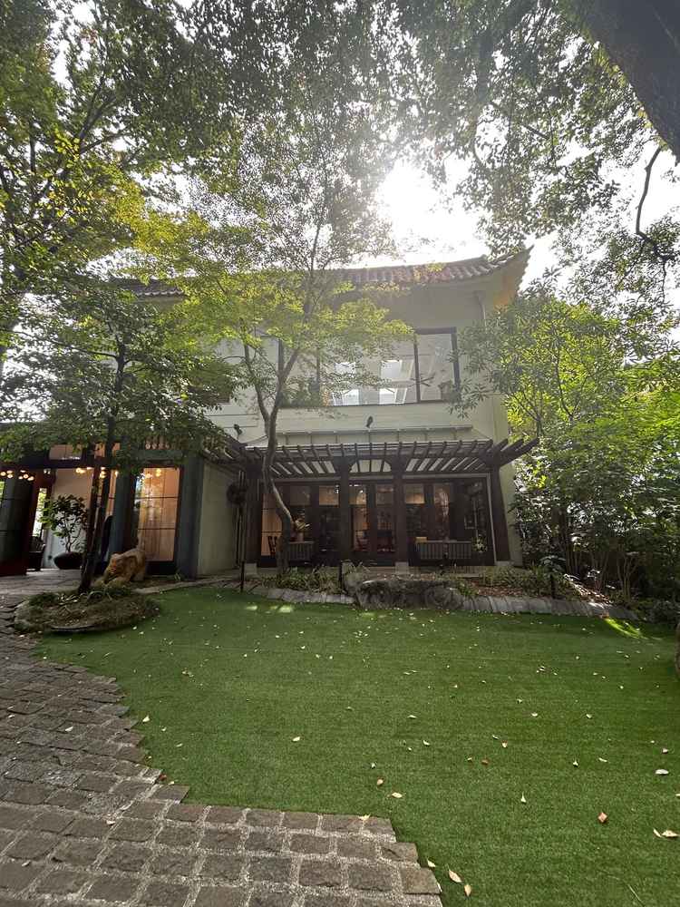 ガーデンとチャペルが見える位置