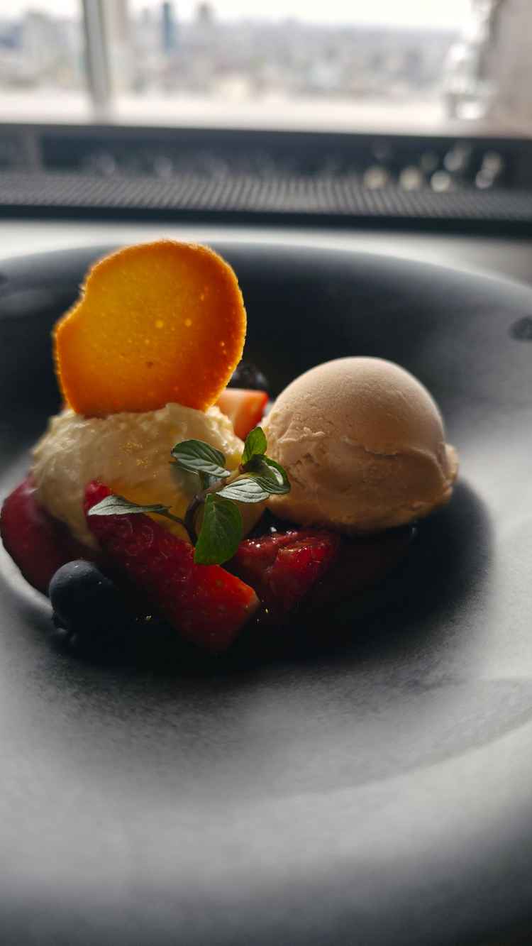 マスカルポーネとアイスのデザート。