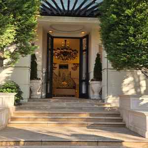 入口の写真ですが、自然もあって落ち着いてて良い雰囲気でした。