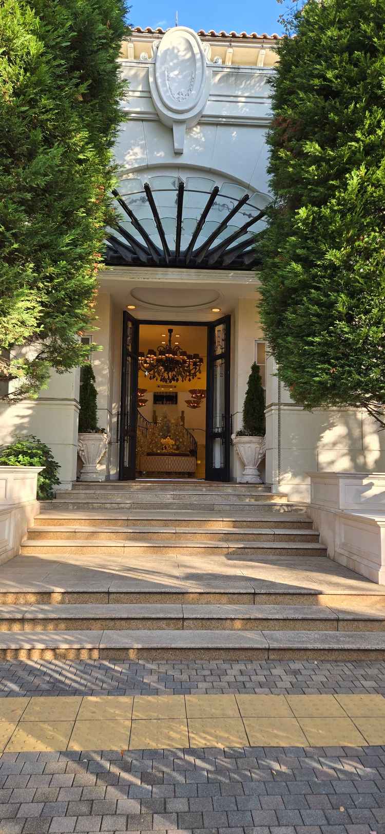 入口の写真ですが、自然もあって落ち着いてて良い雰囲気でした。