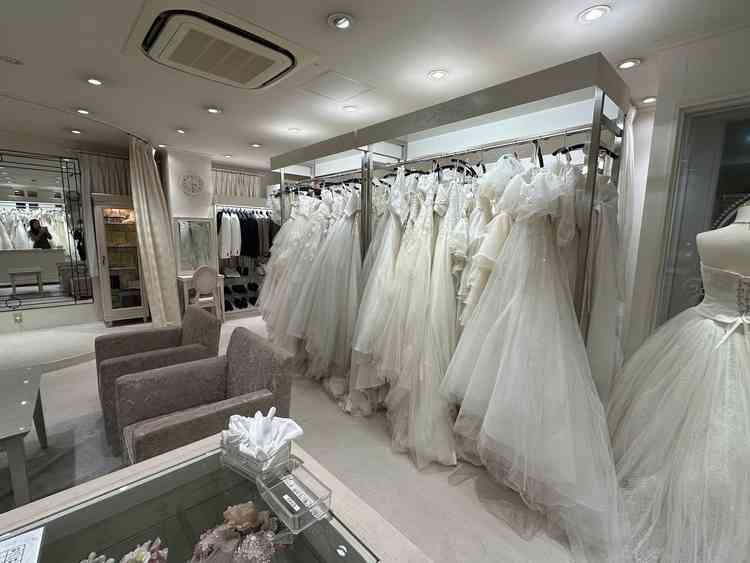 ドレスが多くて参考になりそう。