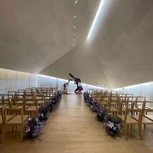 チャペルは木や和紙などの素材が使われていて、あたたかみがありました。