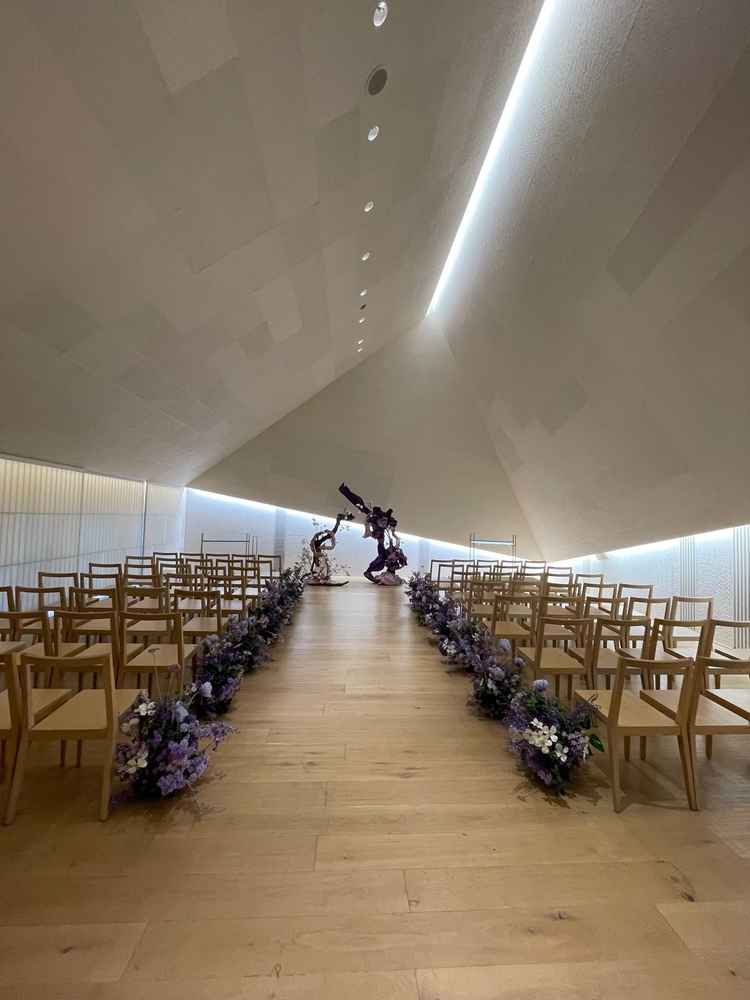 チャペルは木や和紙などの素材が使われていて、あたたかみがありました。