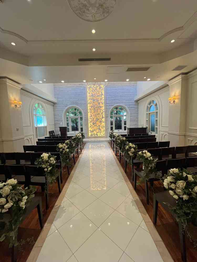 家族のみでの結婚式を想定していたため、ちょうどいい規模感のチャペルでした。