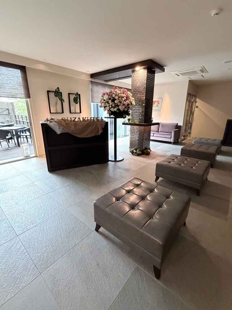 2階披露宴会場前のホワイエ