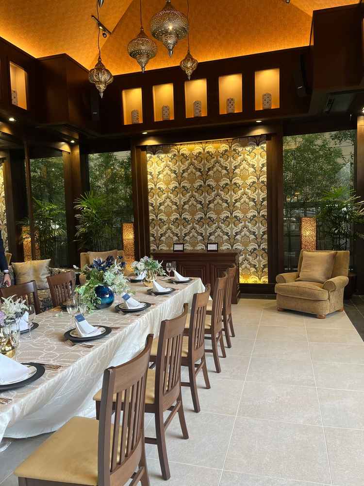 披露宴会場オリエンタルテラス。リゾート地を思わせるアジアンテイストが印象的。