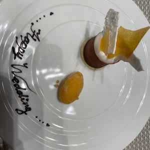 試食の際に出していただいたデザートの写真。とてもおいしく、盛り付けもきれいだった。