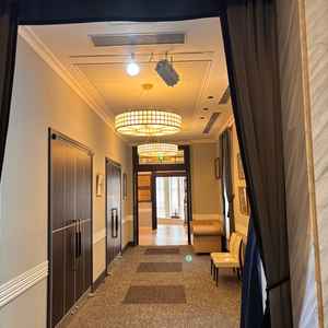 建物内部の廊下です。クラシックでおしゃれな雰囲気でした。