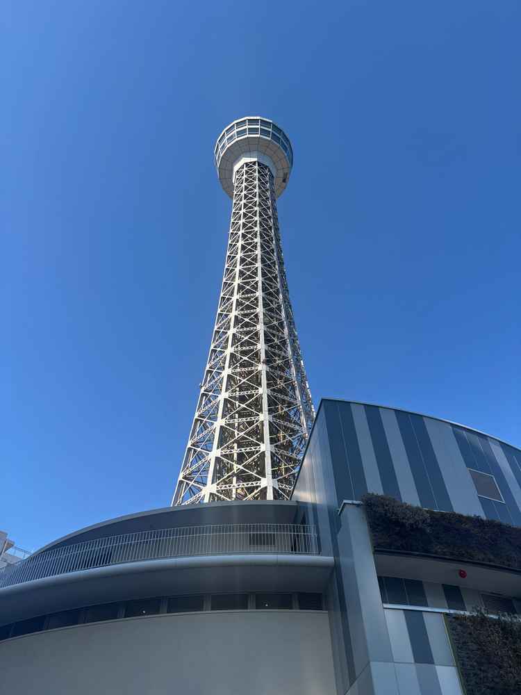 式場外観。みなとみらいの象徴的なシンボルの中で挙げられる式は特別。