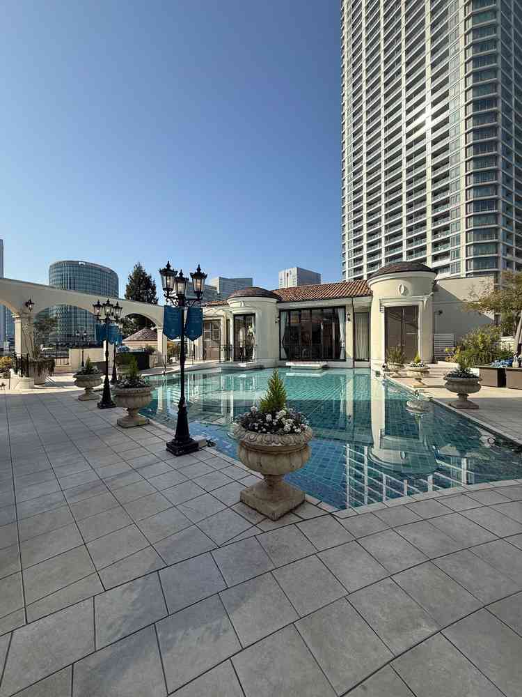 チャペル前の広場ここにバルーンをドロップしてフライさせることが出来る