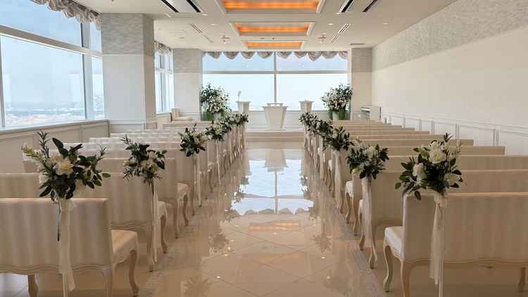 白を基調としたチャペル。仙台を一望できる眺めは圧巻でした。