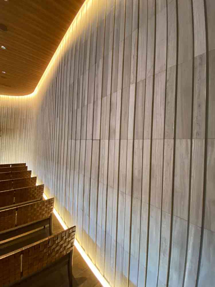 デザイナーのこだわりぬいた壁面は気ではなく大理石というところにおしゃれさを感じた。