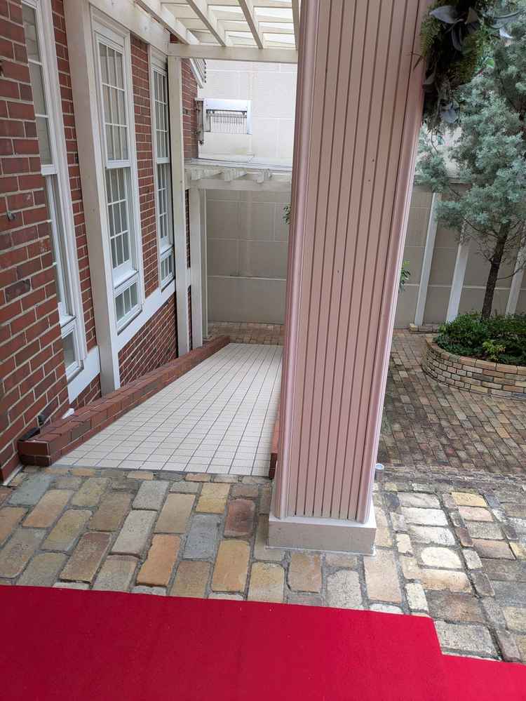 チャペル入り口はスロープがありました