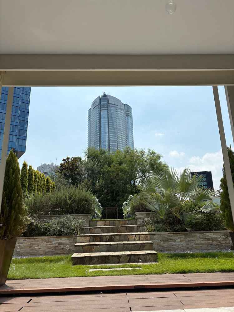 屋上でのチャペルが他の結婚式場にはなく、非常に良かった