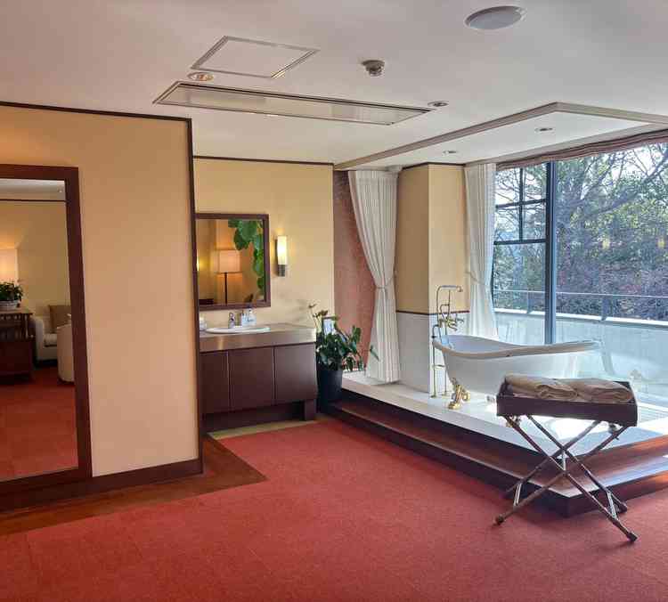 新郎新婦控室。パーティ前後も緊張せず過ごせる空間があります。