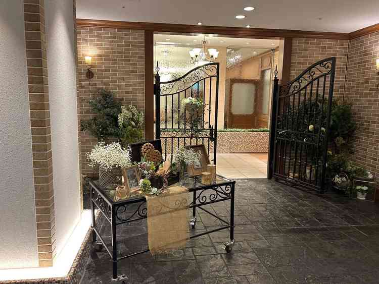 夏に改装される披露宴会場の入り口です