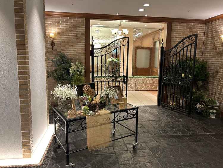 夏に改装される披露宴会場の入り口です