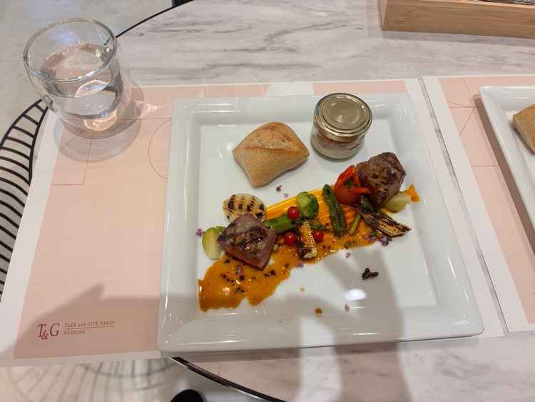 とにかくお肉が柔らかくて美味しい。出来立て熱々のまま提供できるとのことです。