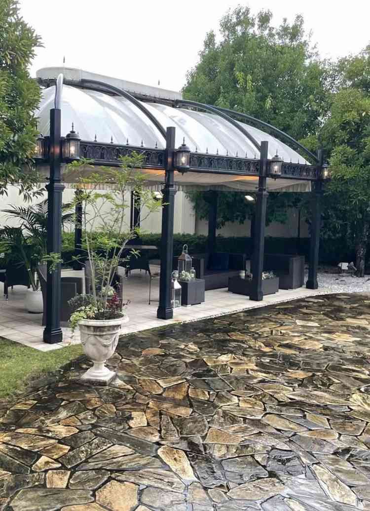 ガーデンでの写真。ガーデンで写真を撮ったり、デザートビュッフェが出来るところに惹かれました。